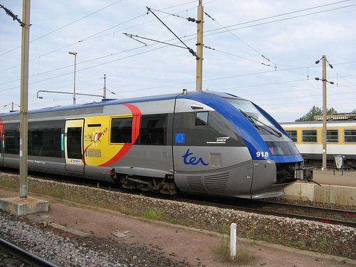 train électrique ho sncf HORNBY JOUEF AUTORAIL X73500 BOURGOGNE DIGITAL 